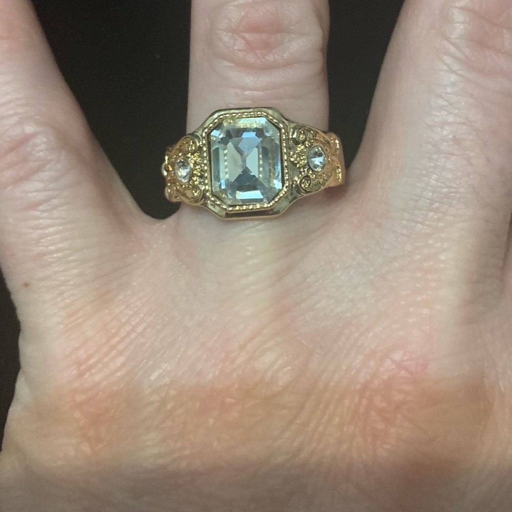 Gold emerald ring with stretch backing Bundle to save! Buy 4 $5 items get 1 free